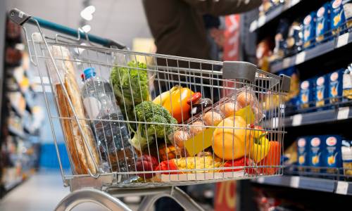 Queda no preço da cesta básica pode aumentar a demanda por produtos dos pequenos negócios